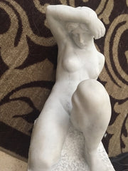 1970'S MARBLE SCULPTURE OF NUDE WOMAN IN THOUGHT